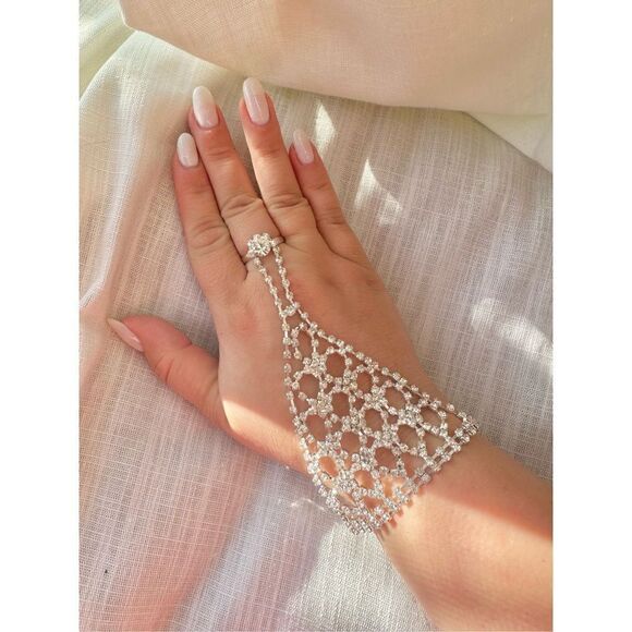 Finger chain bracelet with rhinestones - Picture 1 of 4